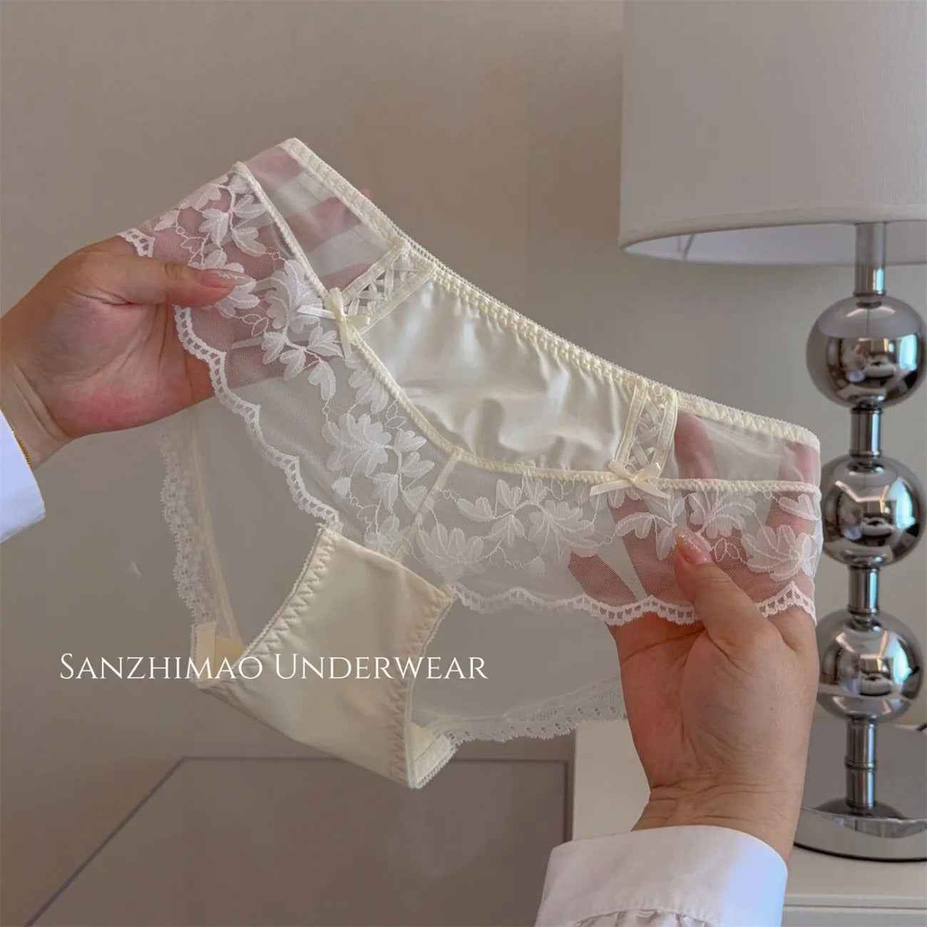 QS Double-sided Bow Lace Panties